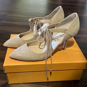 NWOT UNISA Unheira tan suede heels 6.5
